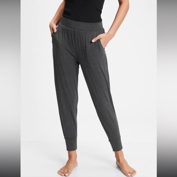 NWT GAP Lightweight “Pure” Pant, Dark Grey, Medium - Picture 1 of 8